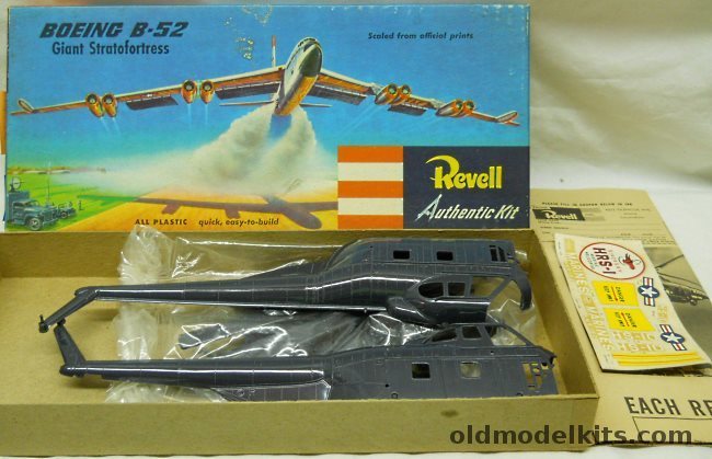 Revell 1/48 HRS-1 Marine Helicopter from the Airborne Marines Gift Set in a B-52 Pre-S Box, H273 plastic model kit